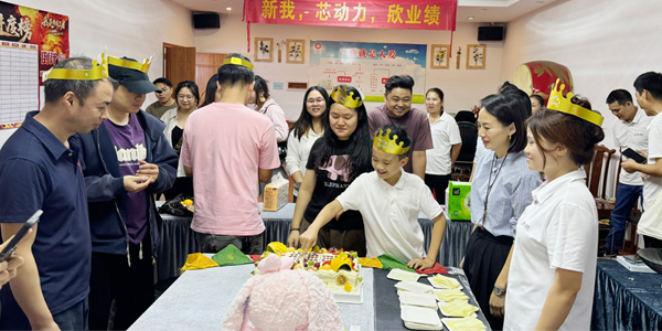 温暖相聚，共庆美好时光